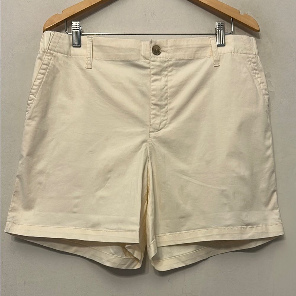 Old Navy Off-White Everyday Shorts 3 1/2” inseam Size L New
